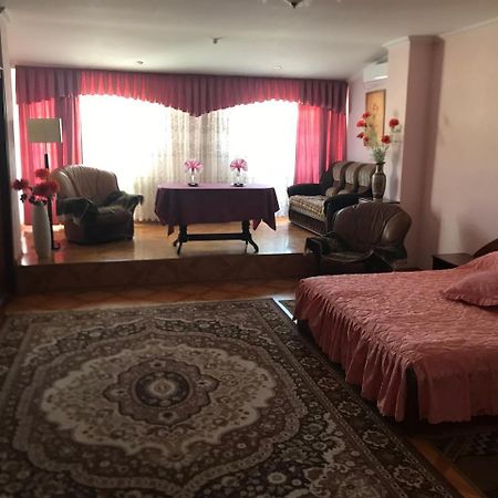 Anzhelina Hotel Kherson Bagian luar foto